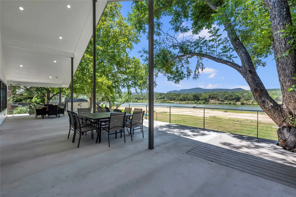 4652 River Oaks Drive Kingsland, TX 78639