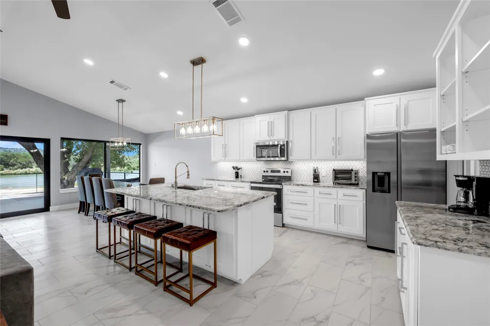 4652 River Oaks Drive Kingsland, TX 78639