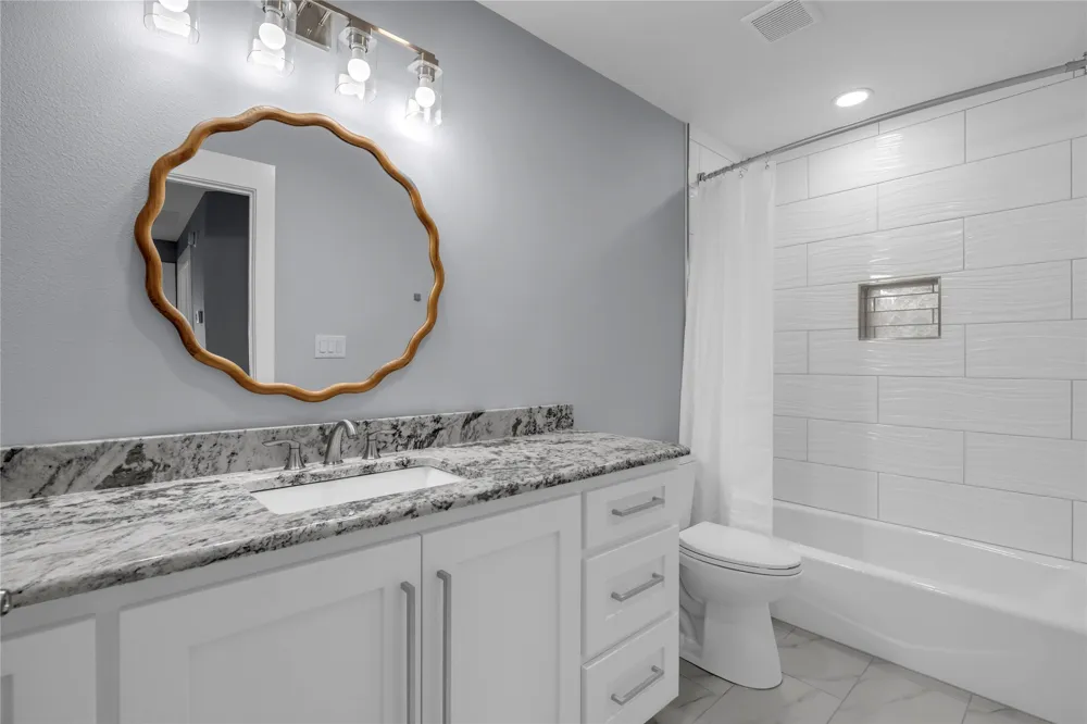 4652 River Oaks Drive Kingsland, TX 78639
