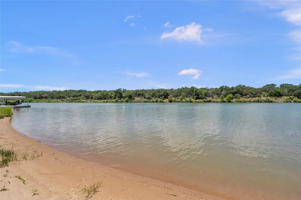4652 River Oaks Drive Kingsland, TX 78639