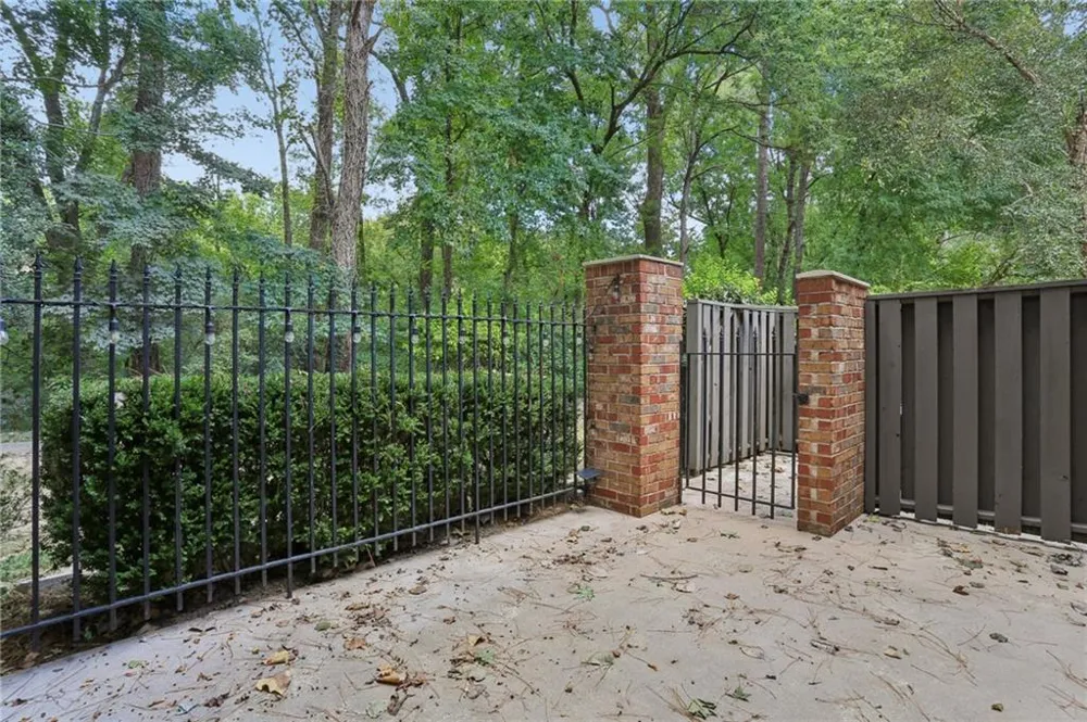 11 Scotland Place NW Atlanta, GA 30318