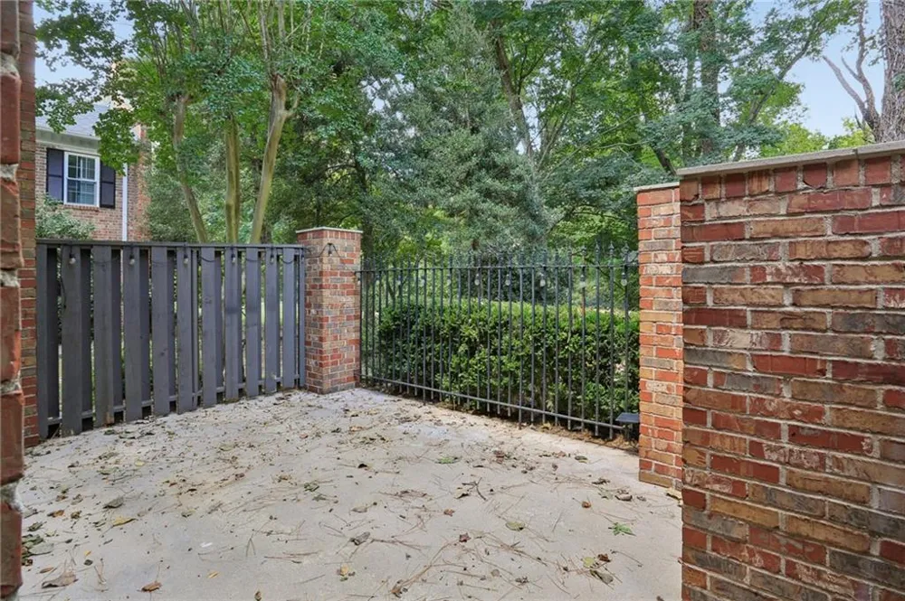 11 Scotland Place NW Atlanta, GA 30318