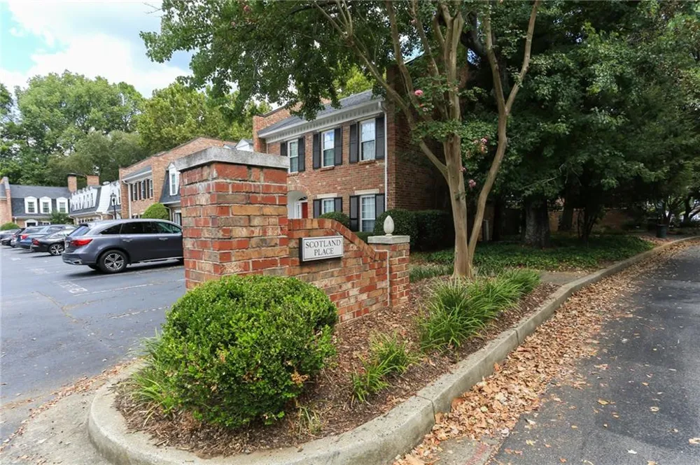 11 Scotland Place NW Atlanta, GA 30318