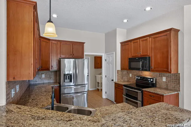 555 CIMARRON SQ Poteet, TX 78065