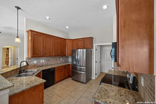 555 CIMARRON SQ Poteet, TX 78065