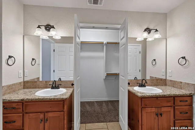 555 CIMARRON SQ Poteet, TX 78065