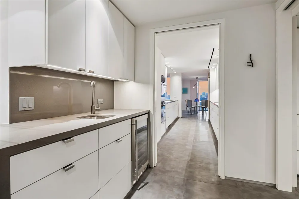 15 Greenway Plaza #29B Houston, TX 77046