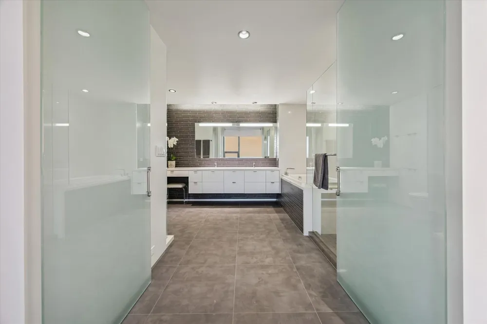 15 Greenway Plaza #29B Houston, TX 77046