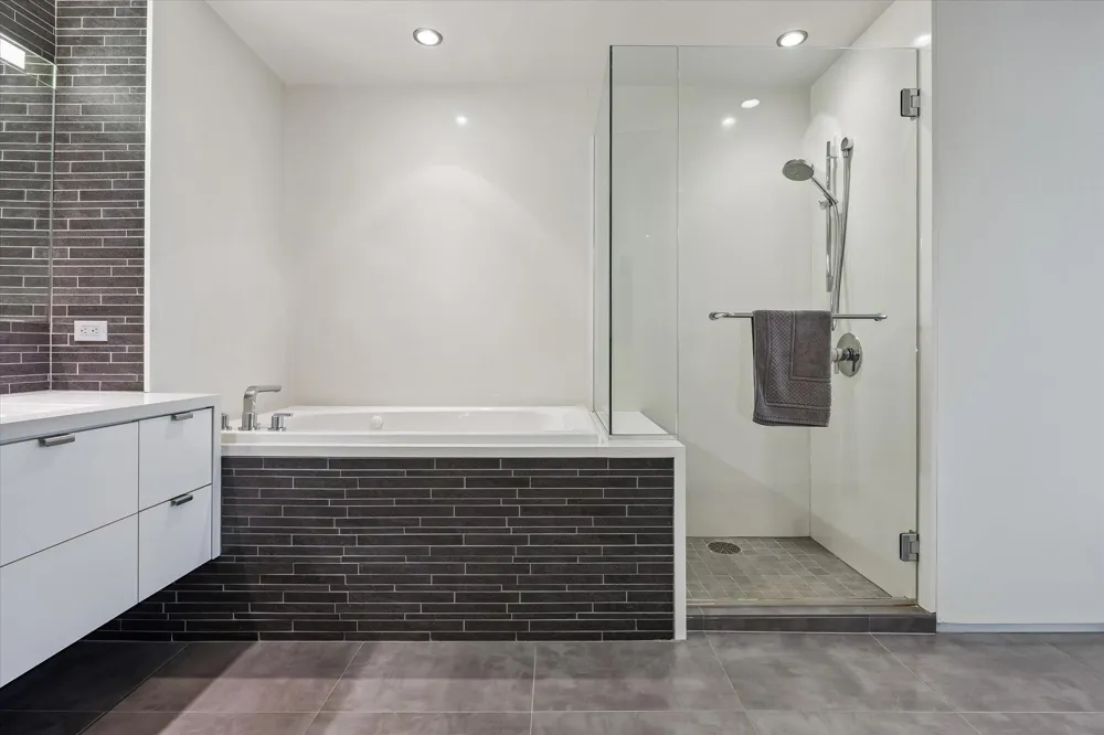 15 Greenway Plaza #29B Houston, TX 77046