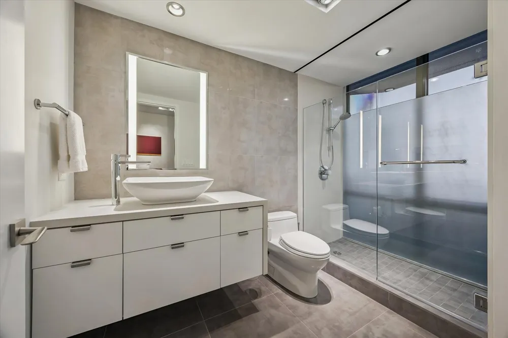 15 Greenway Plaza #29B Houston, TX 77046