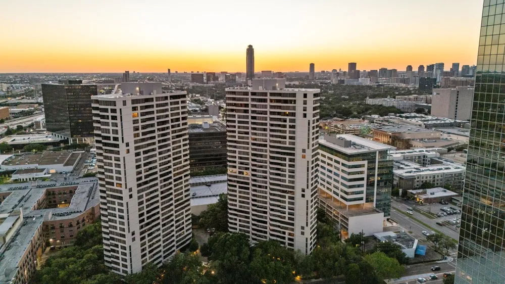 15 Greenway Plaza #29B Houston, TX 77046