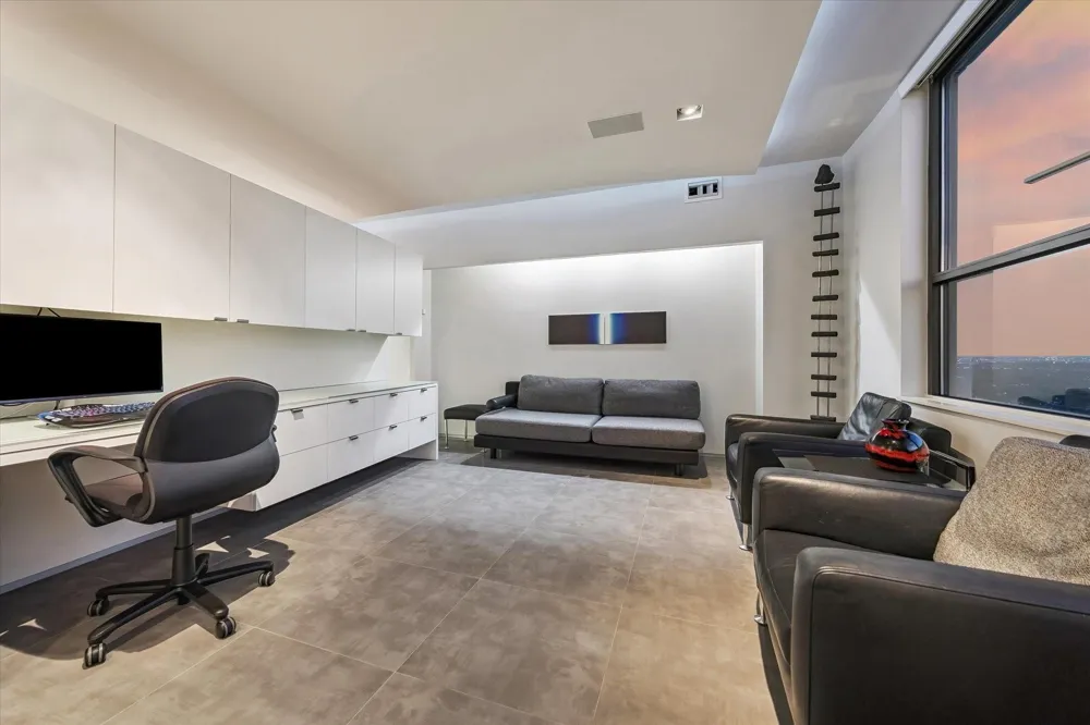 15 Greenway Plaza #29B Houston, TX 77046