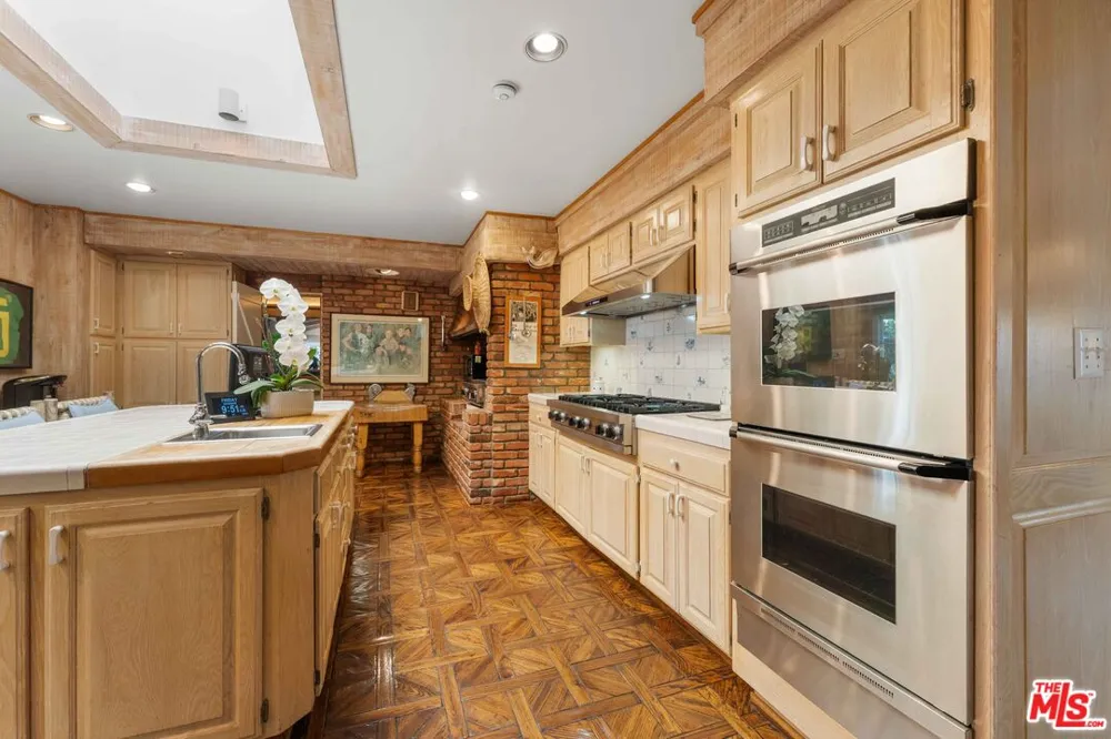 1250 Shadow Hill Way Beverly Hills, CA 90210