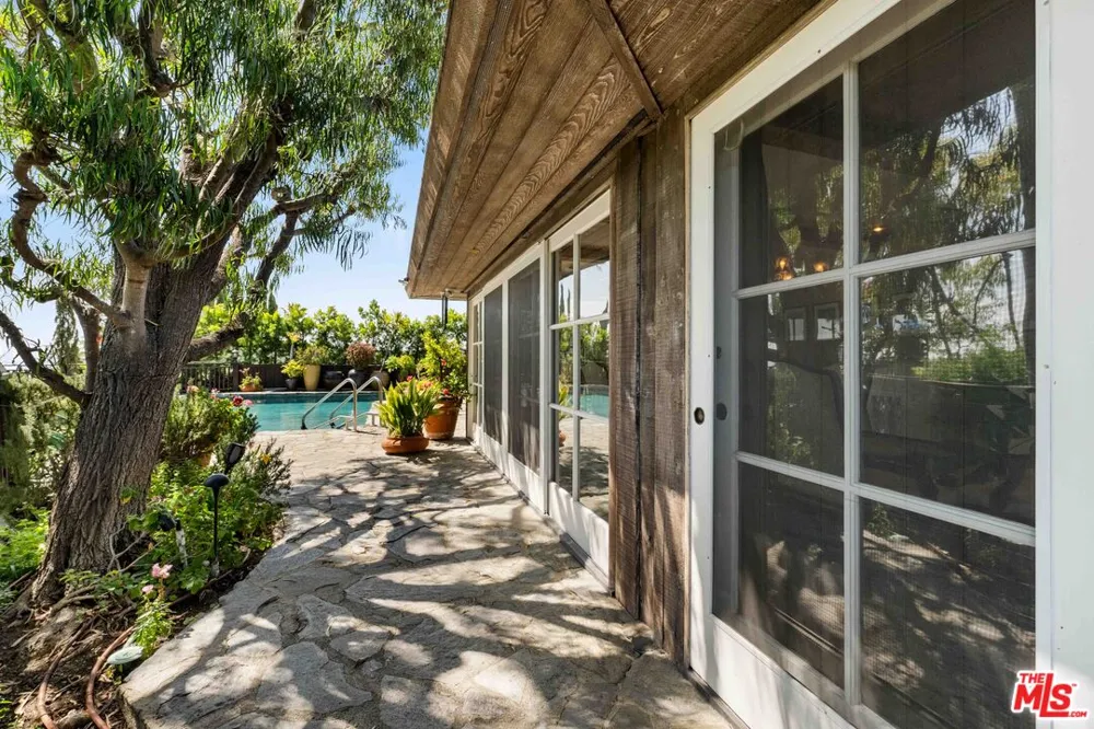 1250 Shadow Hill Way Beverly Hills, CA 90210