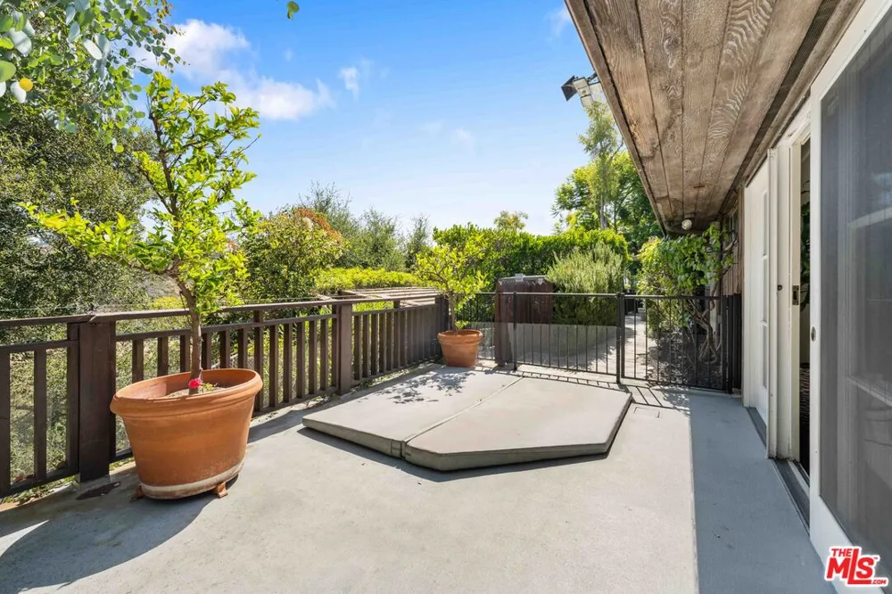 1250 Shadow Hill Way Beverly Hills, CA 90210