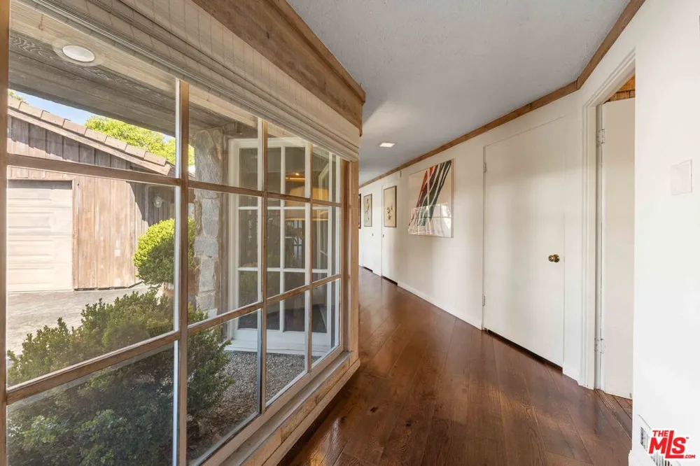1250 Shadow Hill Way Beverly Hills, CA 90210