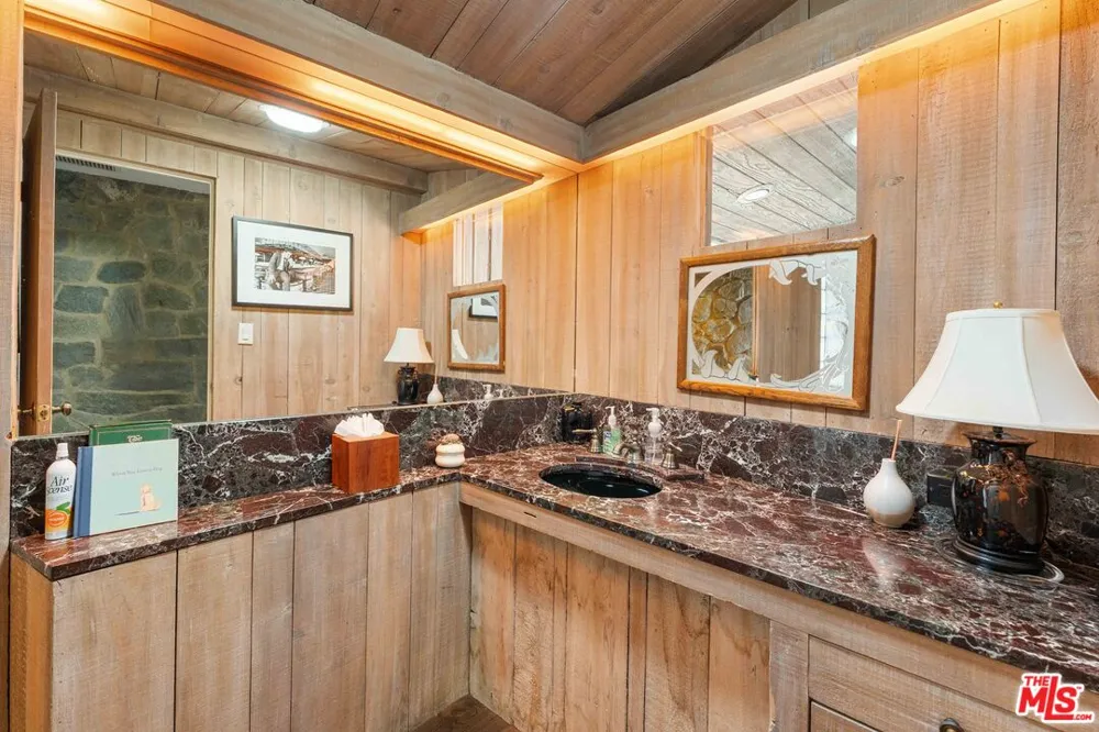 1250 Shadow Hill Way Beverly Hills, CA 90210