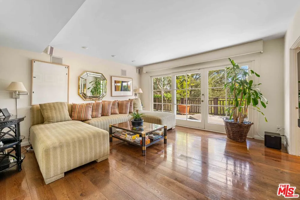 1250 Shadow Hill Way Beverly Hills, CA 90210