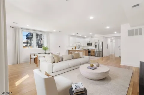 1001 Summit Ave #2 Unit 2