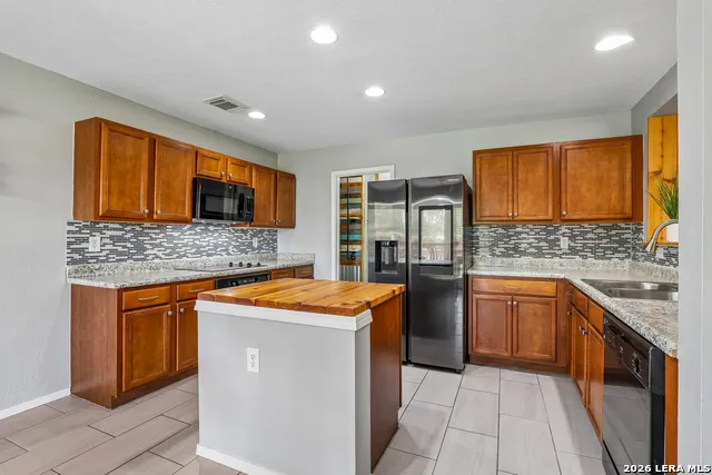 397 COPPER PATH DR New Braunfels, TX 78130