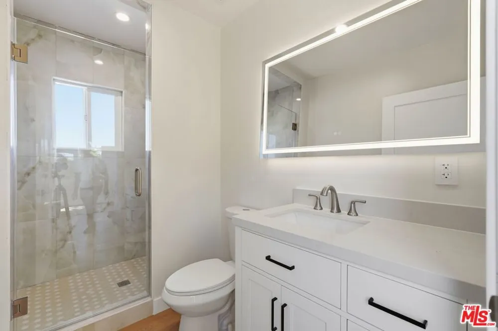 3022 W 73rd Street Los Angeles, CA 90043
