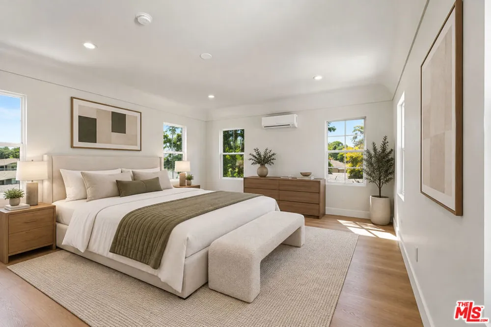 3022 W 73rd Street Los Angeles, CA 90043