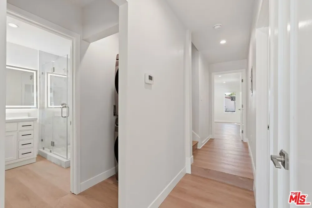 3022 W 73rd Street Los Angeles, CA 90043