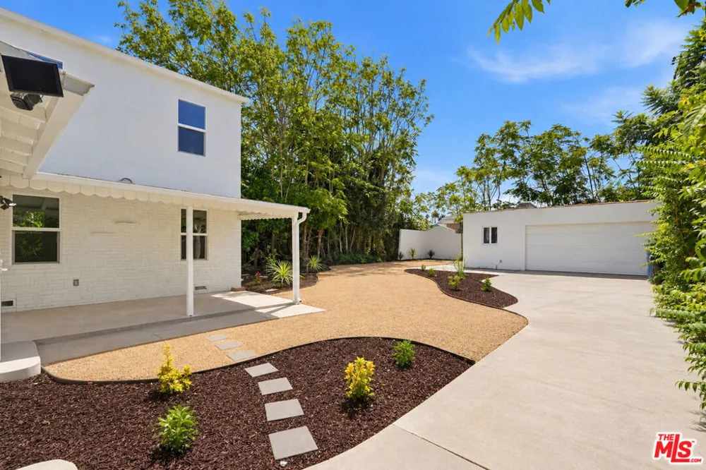3022 W 73rd Street Los Angeles, CA 90043