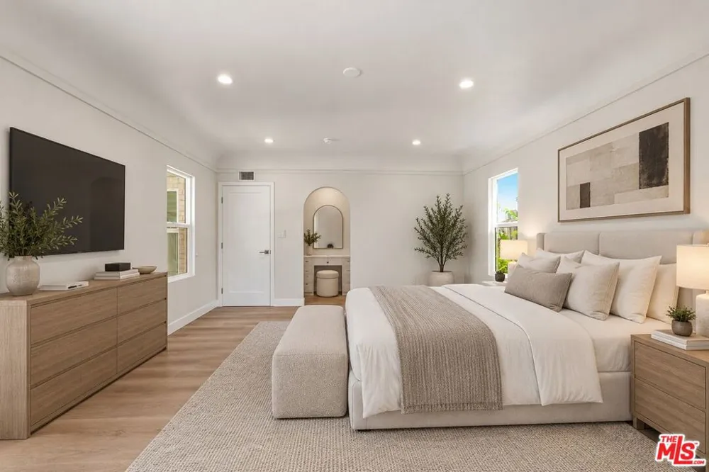 3022 W 73rd Street Los Angeles, CA 90043