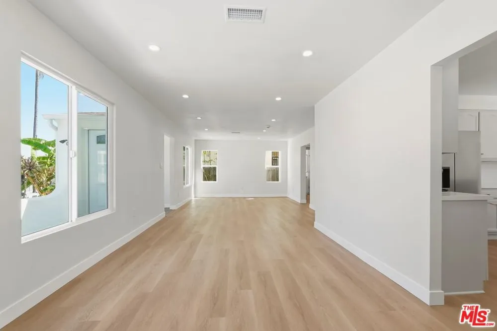 3022 W 73rd Street Los Angeles, CA 90043