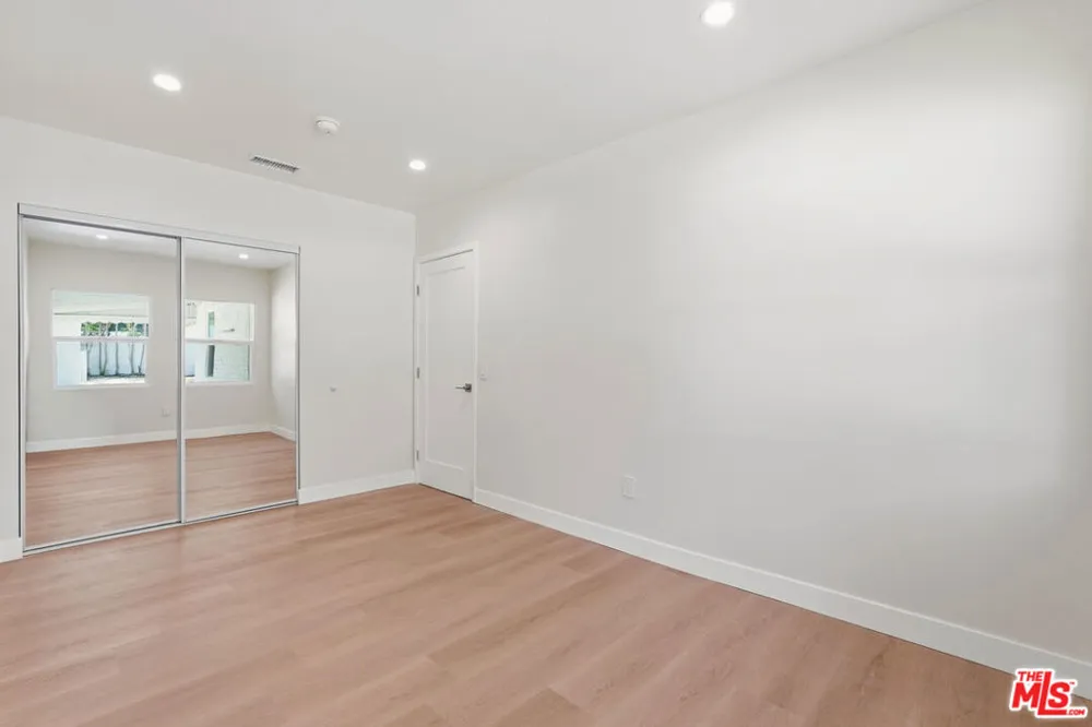 3022 W 73rd Street Los Angeles, CA 90043