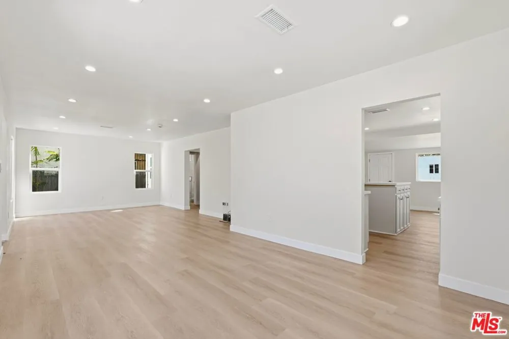3022 W 73rd Street Los Angeles, CA 90043