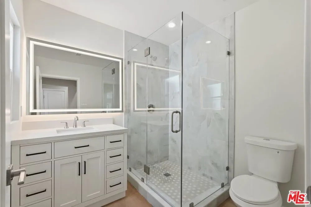 3022 W 73rd Street Los Angeles, CA 90043