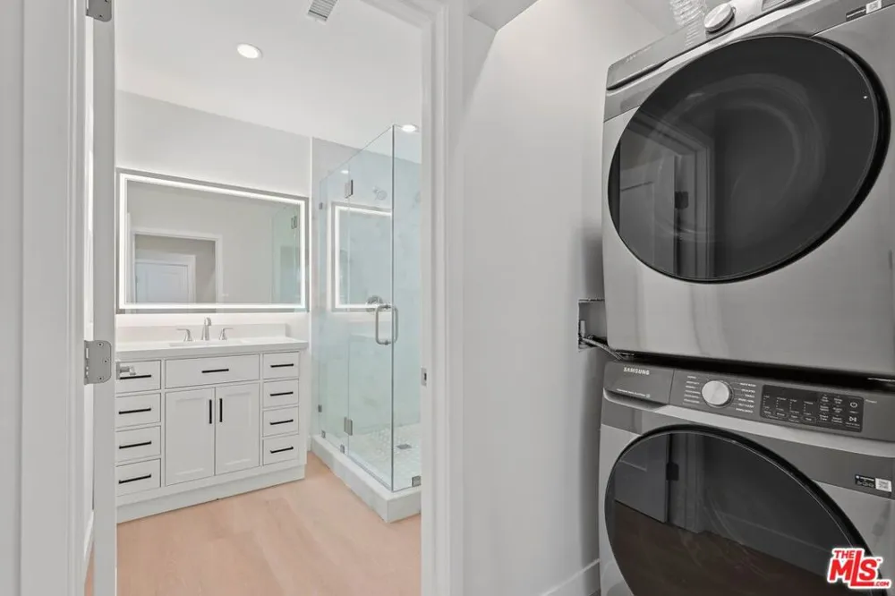 3022 W 73rd Street Los Angeles, CA 90043