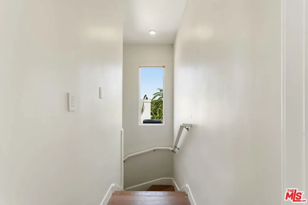 3022 W 73rd Street Los Angeles, CA 90043