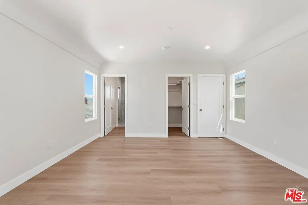 3022 W 73rd Street Los Angeles, CA 90043