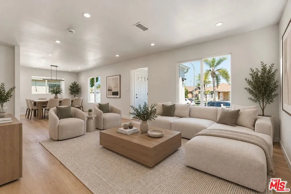 3022 W 73rd Street Los Angeles, CA 90043