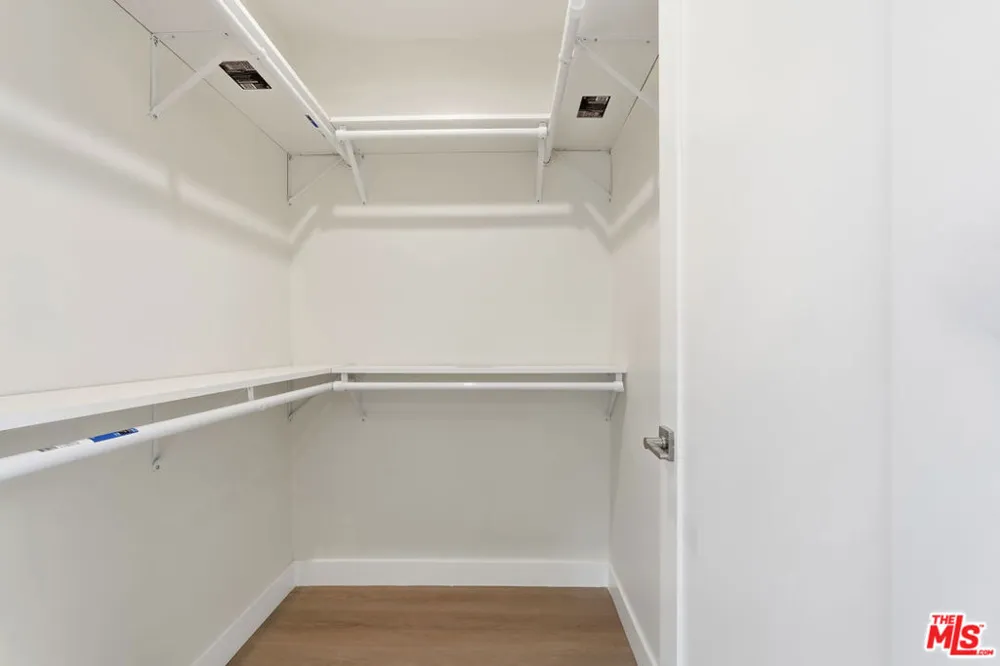 3022 W 73rd Street Los Angeles, CA 90043