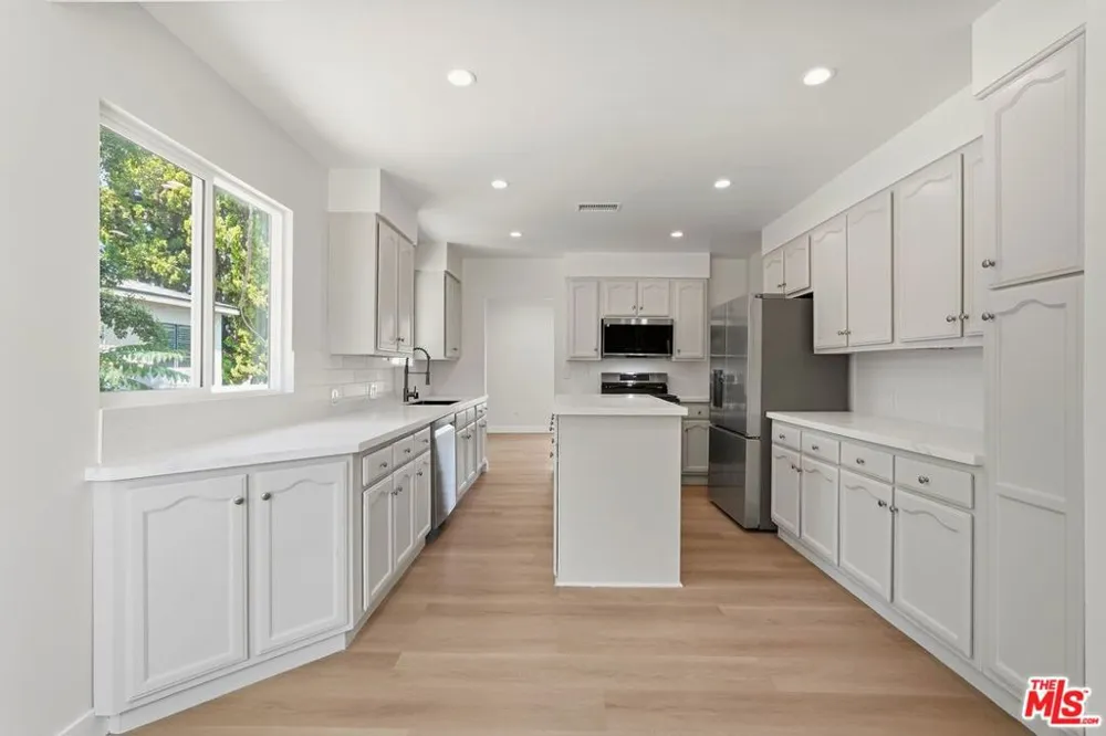3022 W 73rd Street Los Angeles, CA 90043