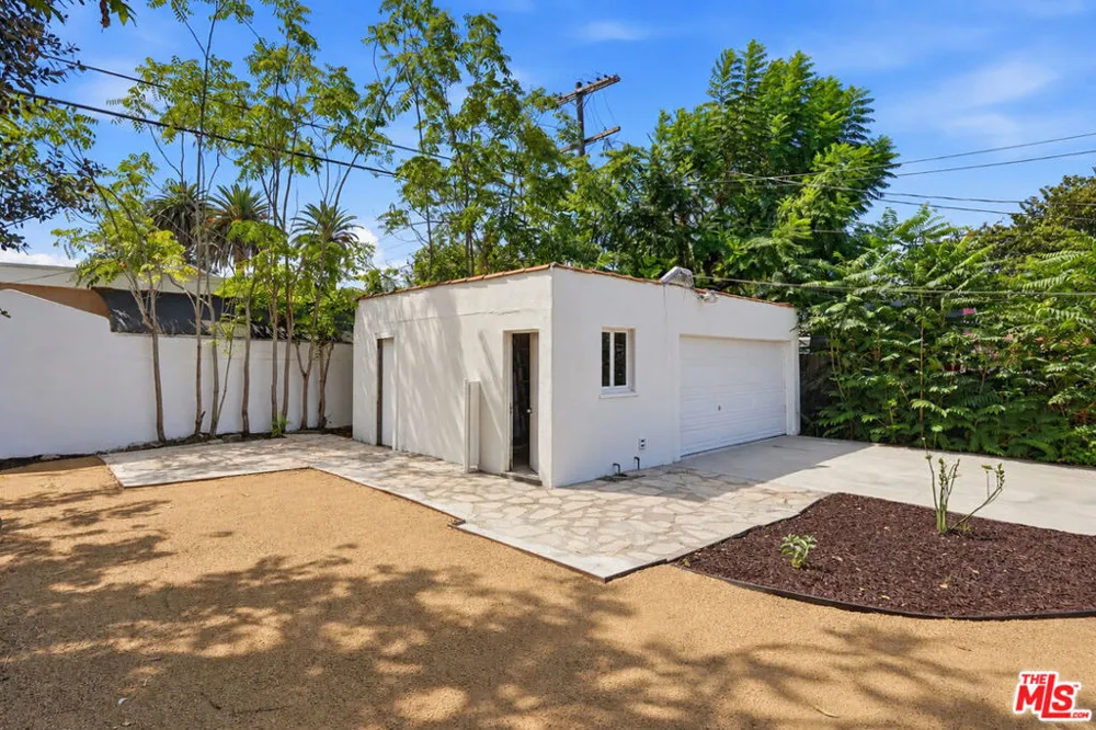 3022 W 73rd Street Los Angeles, CA 90043