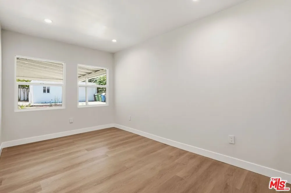 3022 W 73rd Street Los Angeles, CA 90043