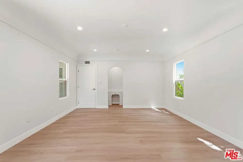 3022 W 73rd Street Los Angeles, CA 90043