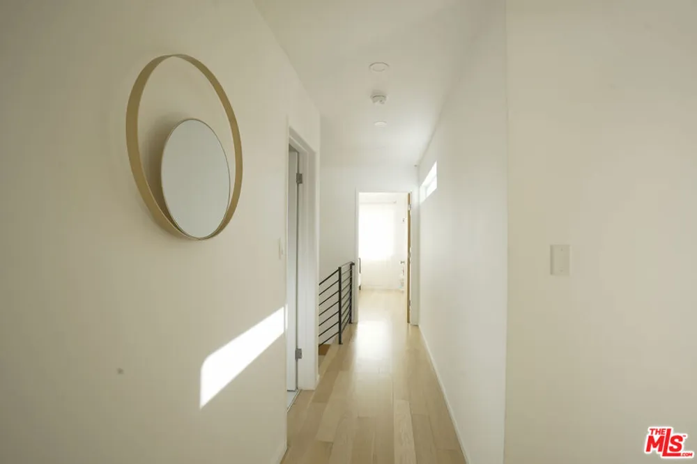 2690 Zorada Drive Los Angeles, CA 90046