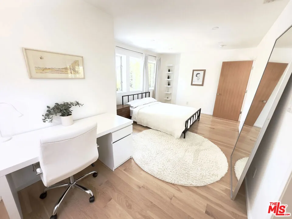 2690 Zorada Drive Los Angeles, CA 90046