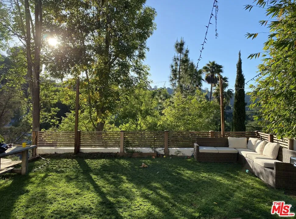 2690 Zorada Drive Los Angeles, CA 90046