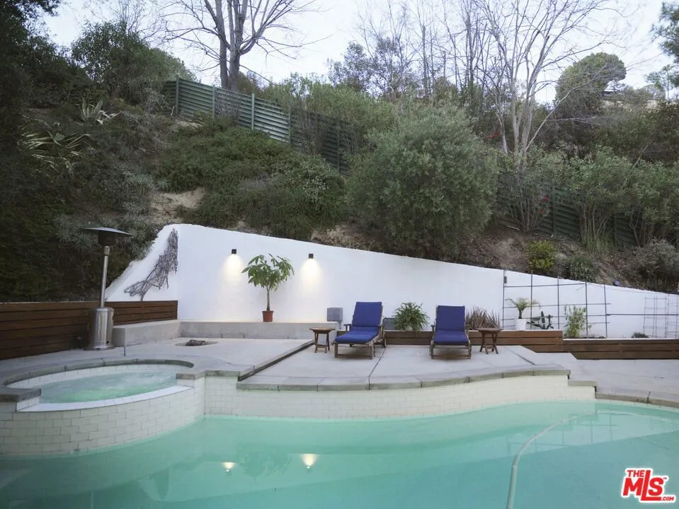 2690 Zorada Drive Los Angeles, CA 90046