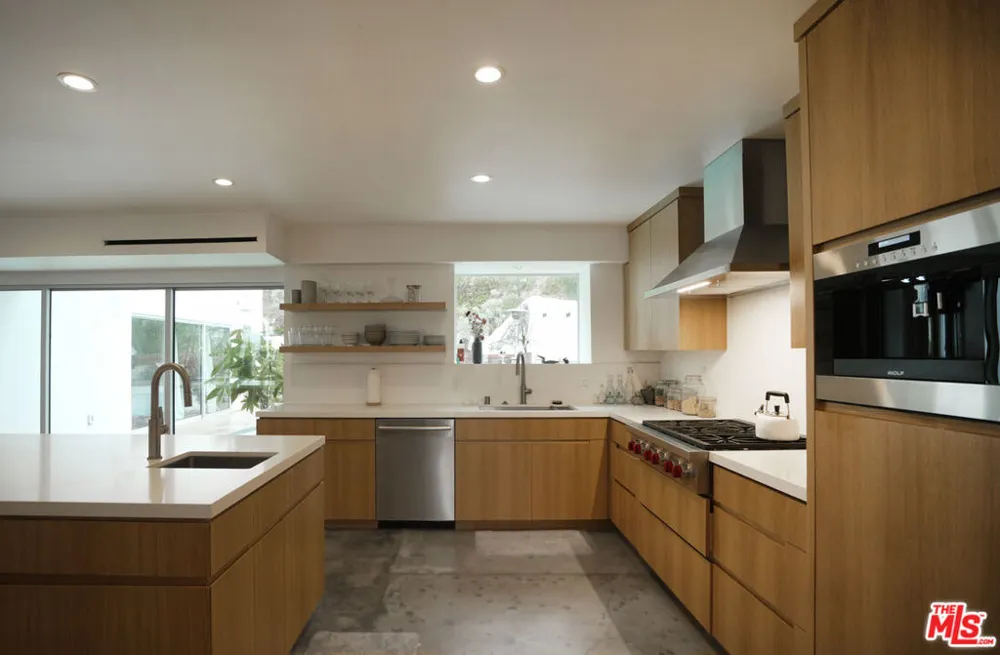 2690 Zorada Drive Los Angeles, CA 90046