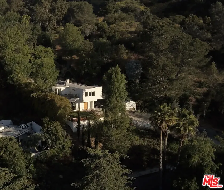 2690 Zorada Drive Los Angeles, CA 90046