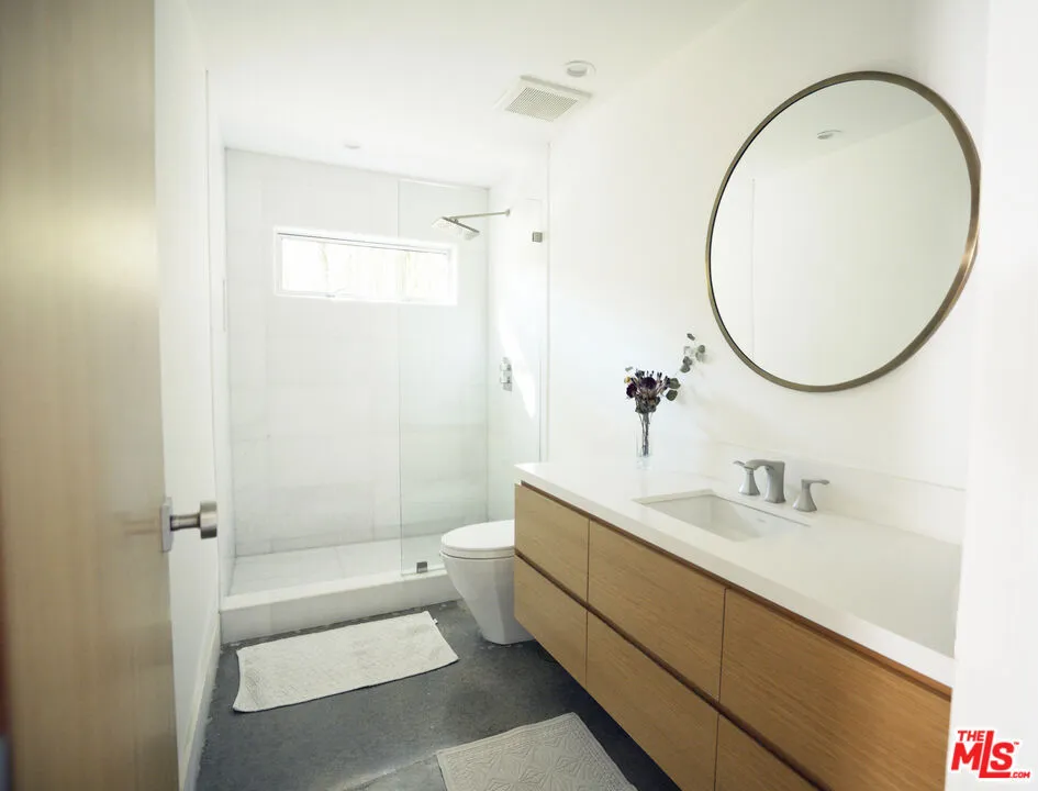 2690 Zorada Drive Los Angeles, CA 90046