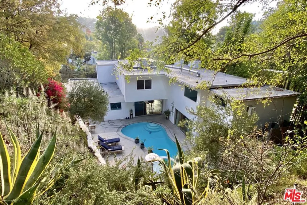 2690 Zorada Drive Los Angeles, CA 90046